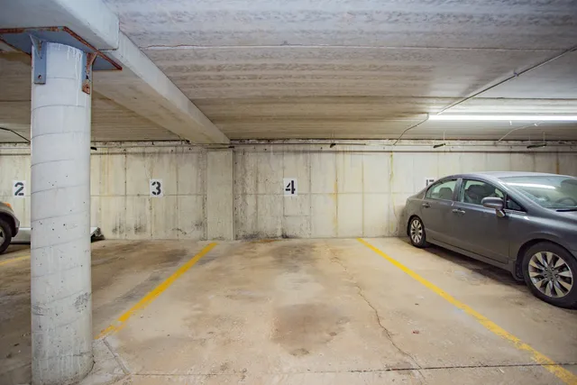 $149,900 | 1813 Hemlock Place, Unit 109, Schaumburg, IL 60173