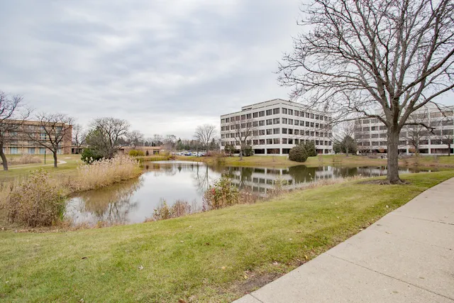 $149,900 | 1813 Hemlock Place, Unit 109, Schaumburg, IL 60173