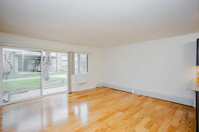 $149,900 | 1813 Hemlock Place, Unit 109, Schaumburg, IL 60173