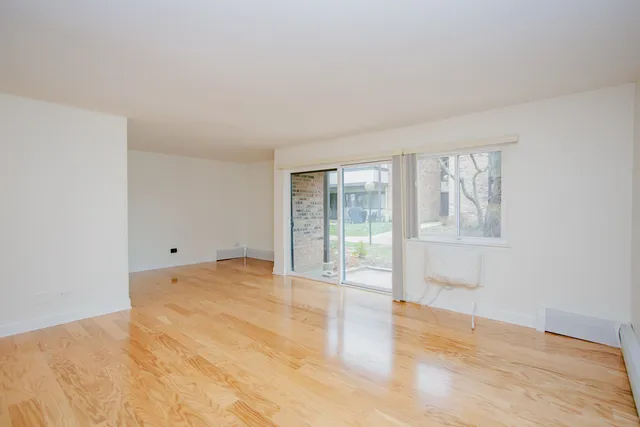 $149,900 | 1813 Hemlock Place, Unit 109, Schaumburg, IL 60173