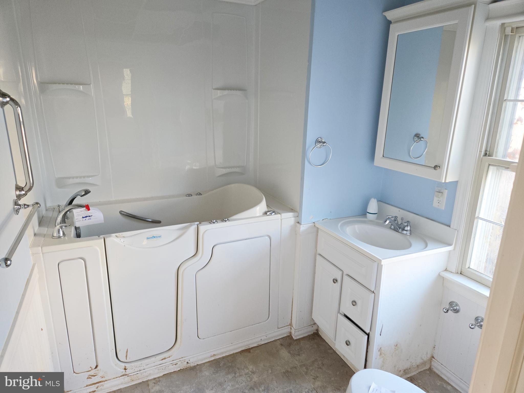 216 Broad Street Swedesboro, NJ 08085 - Photo 11 of 38 a utility room with dryer and washer