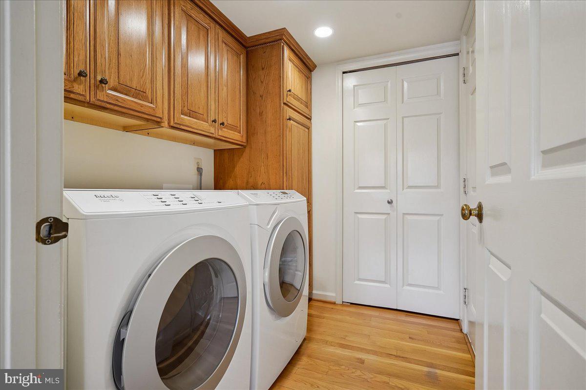15510 Ridgecrest Drive Dumfries, VA 22025 - Photo 23 of 48 a utility room with dryer and washer
