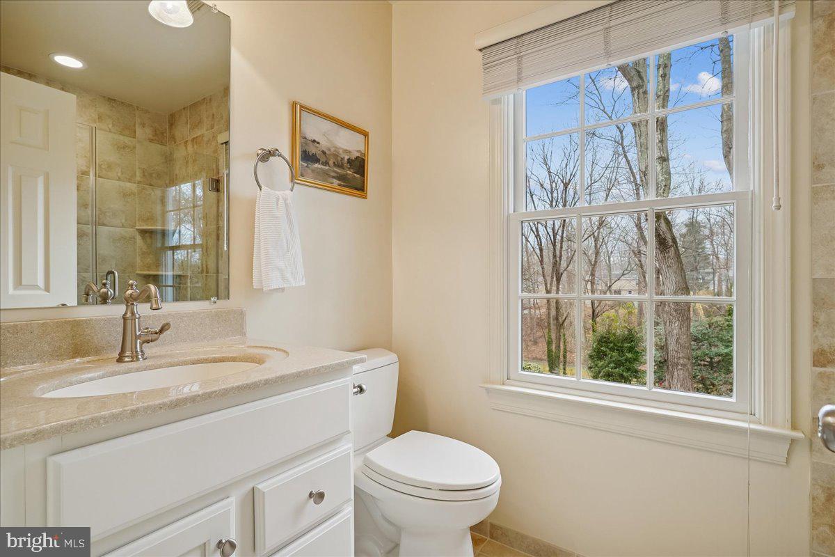 15510 Ridgecrest Drive Dumfries, VA 22025 - Photo 29 of 48 a bathroom with a toilet sink and mirror