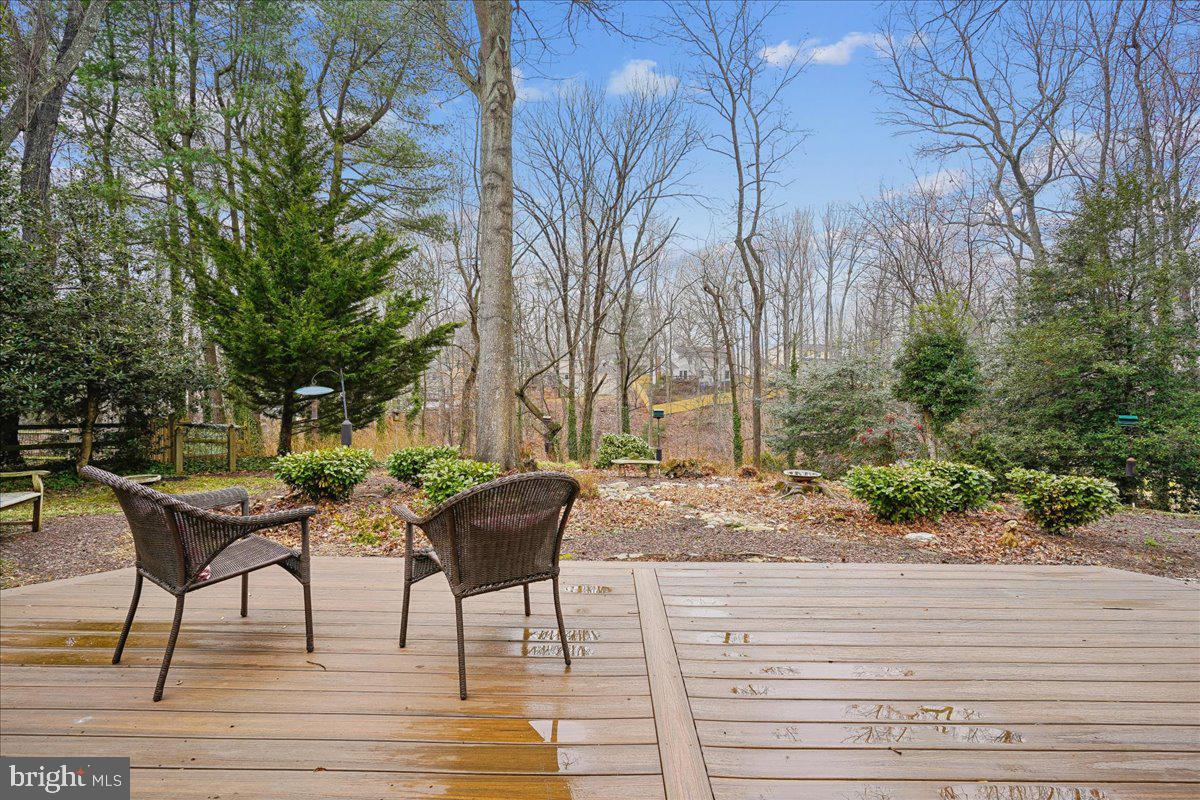 15510 Ridgecrest Drive Dumfries, VA 22025 - Photo 4 of 48 a view of a backyard with sitting area