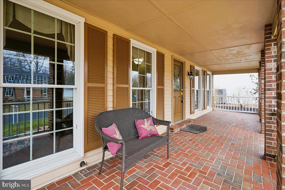 15510 Ridgecrest Drive Dumfries, VA 22025 - Photo 5 of 48 a view of balcony with couch