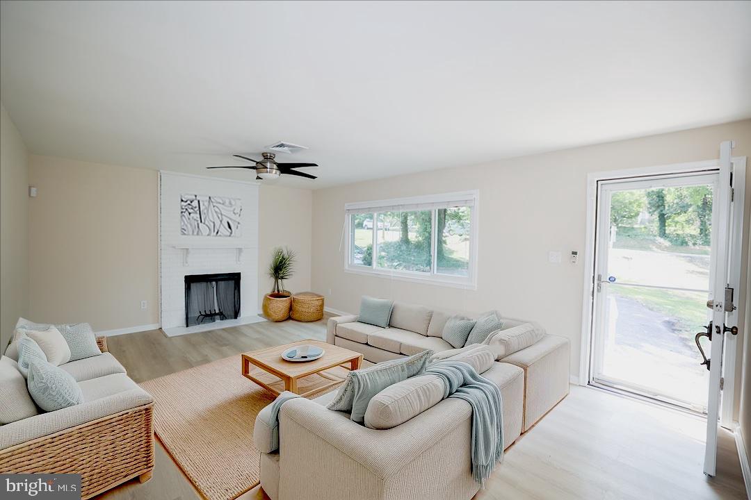 6724 Newington Road Lorton, VA 22079 - Photo 3 of 32