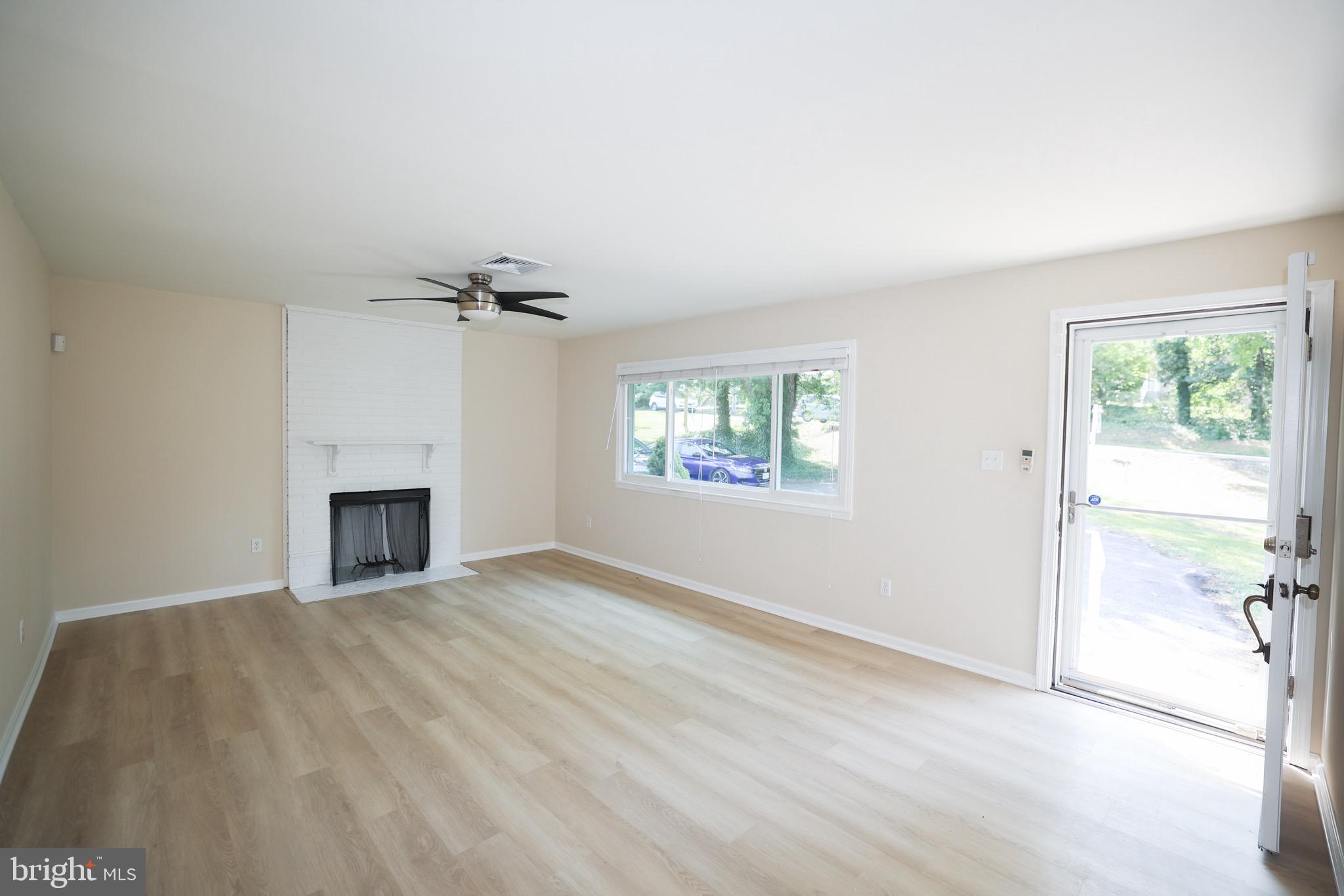 6724 Newington Road Lorton, VA 22079 - Photo 4 of 32