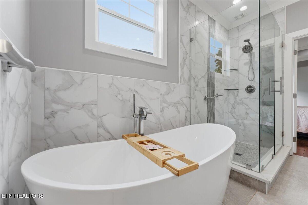 342 Mingo Way Loudon, TN 37774 - Photo 23 of 57 23-Primary Bath