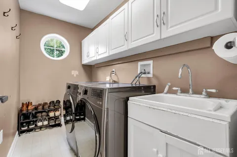 $575,000 | 20 Russell Court, Old Bridge, NJ 07747