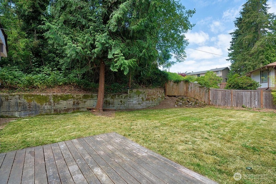 22910 Edmonds Way Edmonds, WA 98020 - Photo 15 of 23