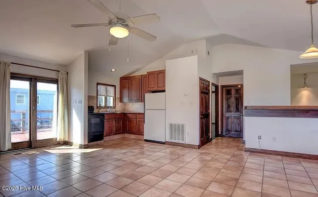 $1,600 | 601 Clarendon Boulevard, Carolina Beach, NC 28428