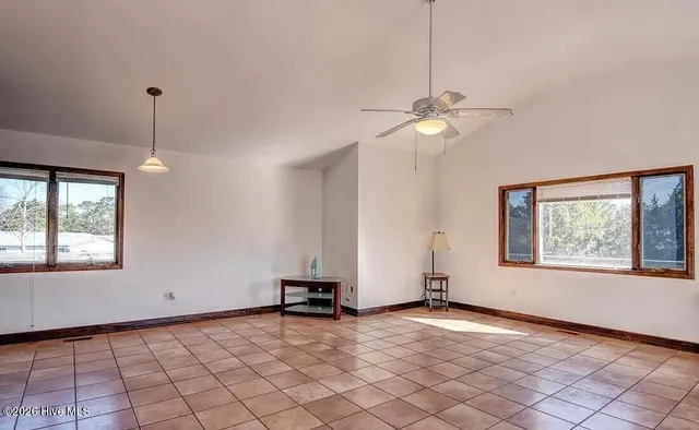 $1,600 | 601 Clarendon Boulevard, Carolina Beach, NC 28428