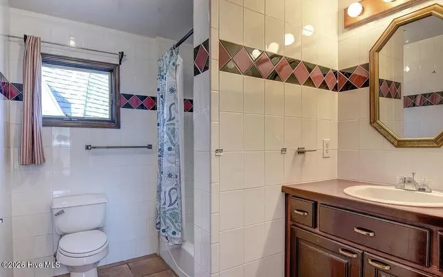 $1,600 | 601 Clarendon Boulevard, Carolina Beach, NC 28428