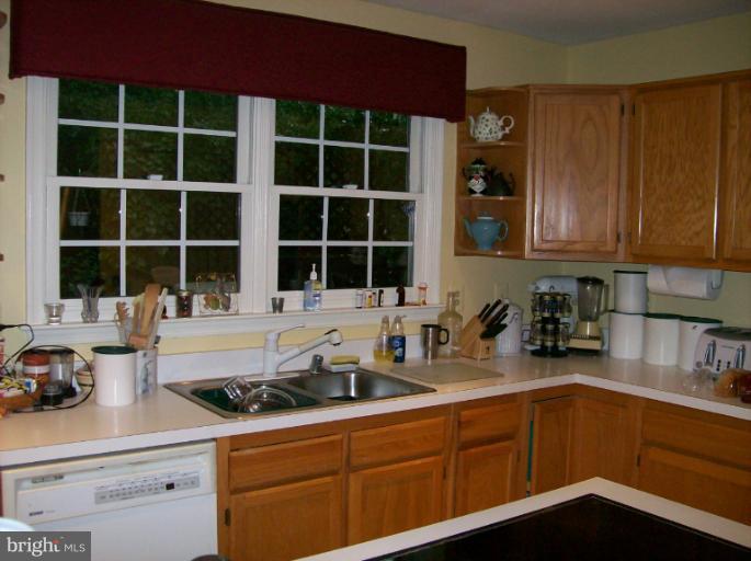 1515 Rochester Court Crofton, MD 21114 - Photo 12 of 26 Kitchen