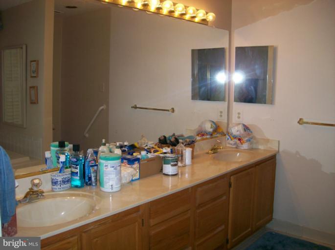 1515 Rochester Court Crofton, MD 21114 - Photo 6 of 26 Bath (Master)