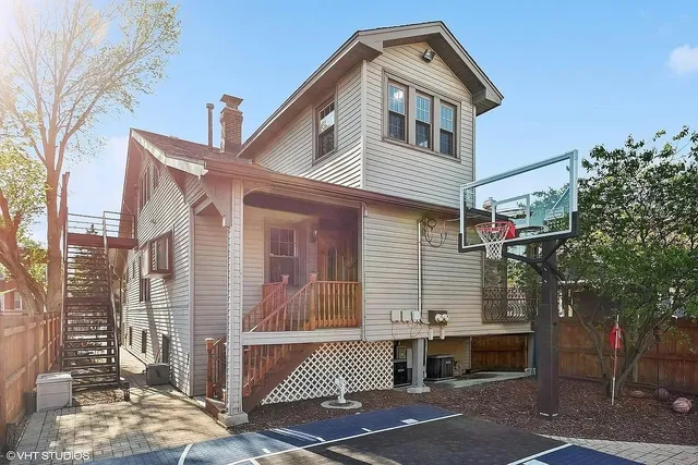 $1,700 | 2443 North Oak Park Avenue, Unit 2, Chicago, IL 60707