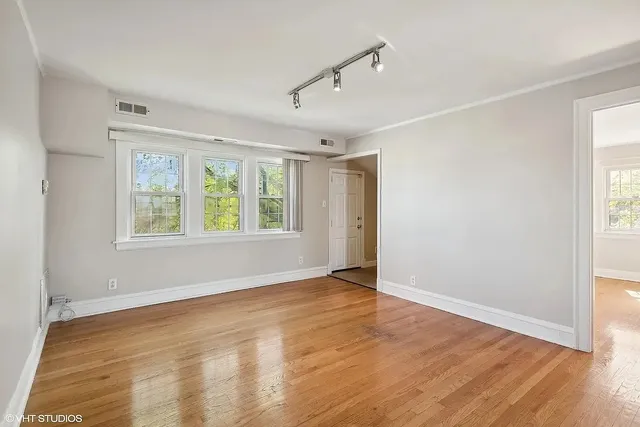 $1,700 | 2443 North Oak Park Avenue, Unit 2, Chicago, IL 60707