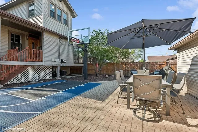 $1,700 | 2443 North Oak Park Avenue, Unit 2, Chicago, IL 60707