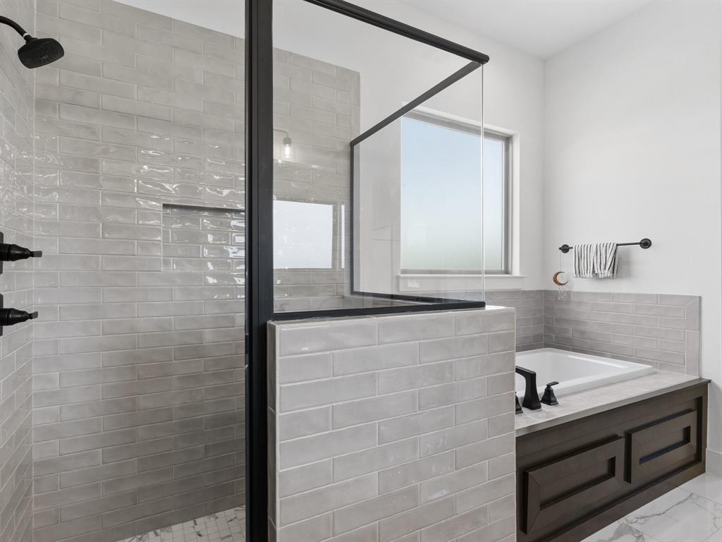 2020 Redemption Drive Weatherford, TX 76088 - Photo 19 of 34