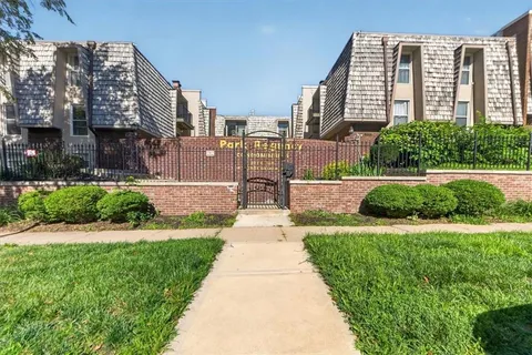 $169,900 | 3608 Gillham Road, Unit 26, Kansas City, MO 64111