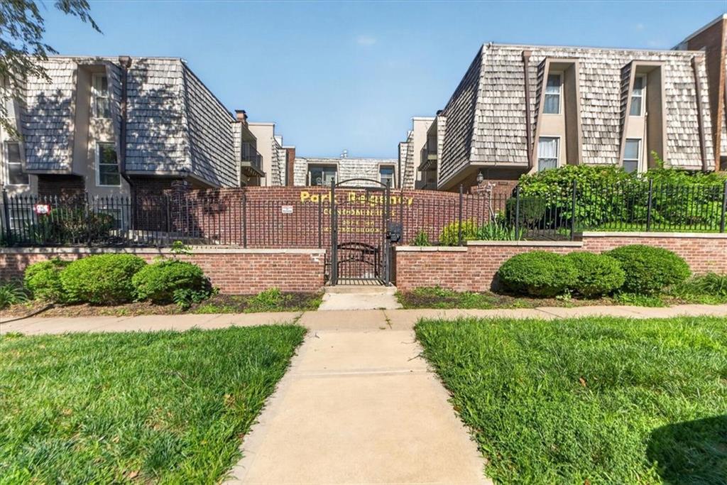 3608 Gillham Road, Unit 26 Kansas City, MO 64111 - Photo 4 of 45