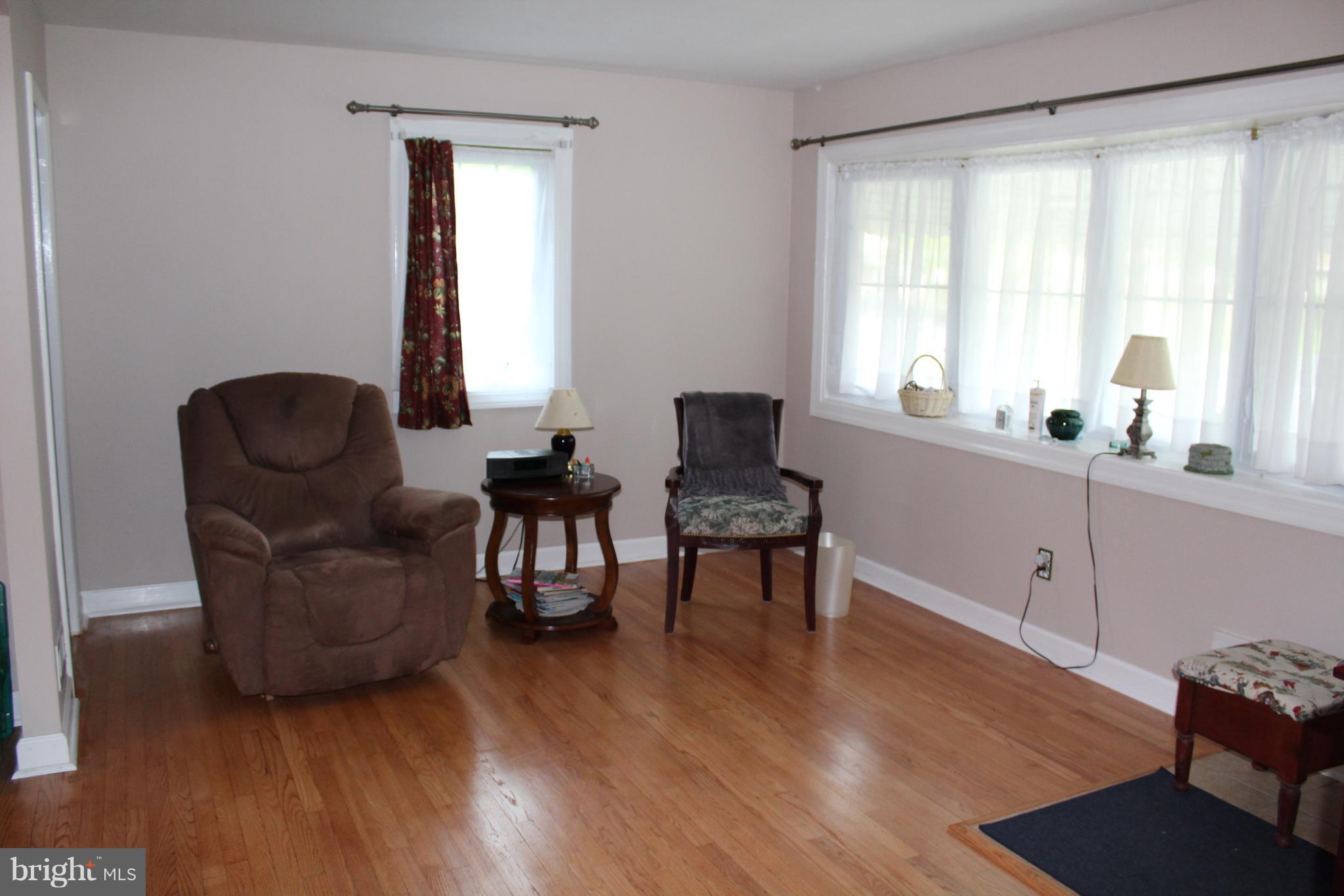 1800 Ridgewick Road Glen Burnie, MD 21061 - Photo 6 of 29 Living Room