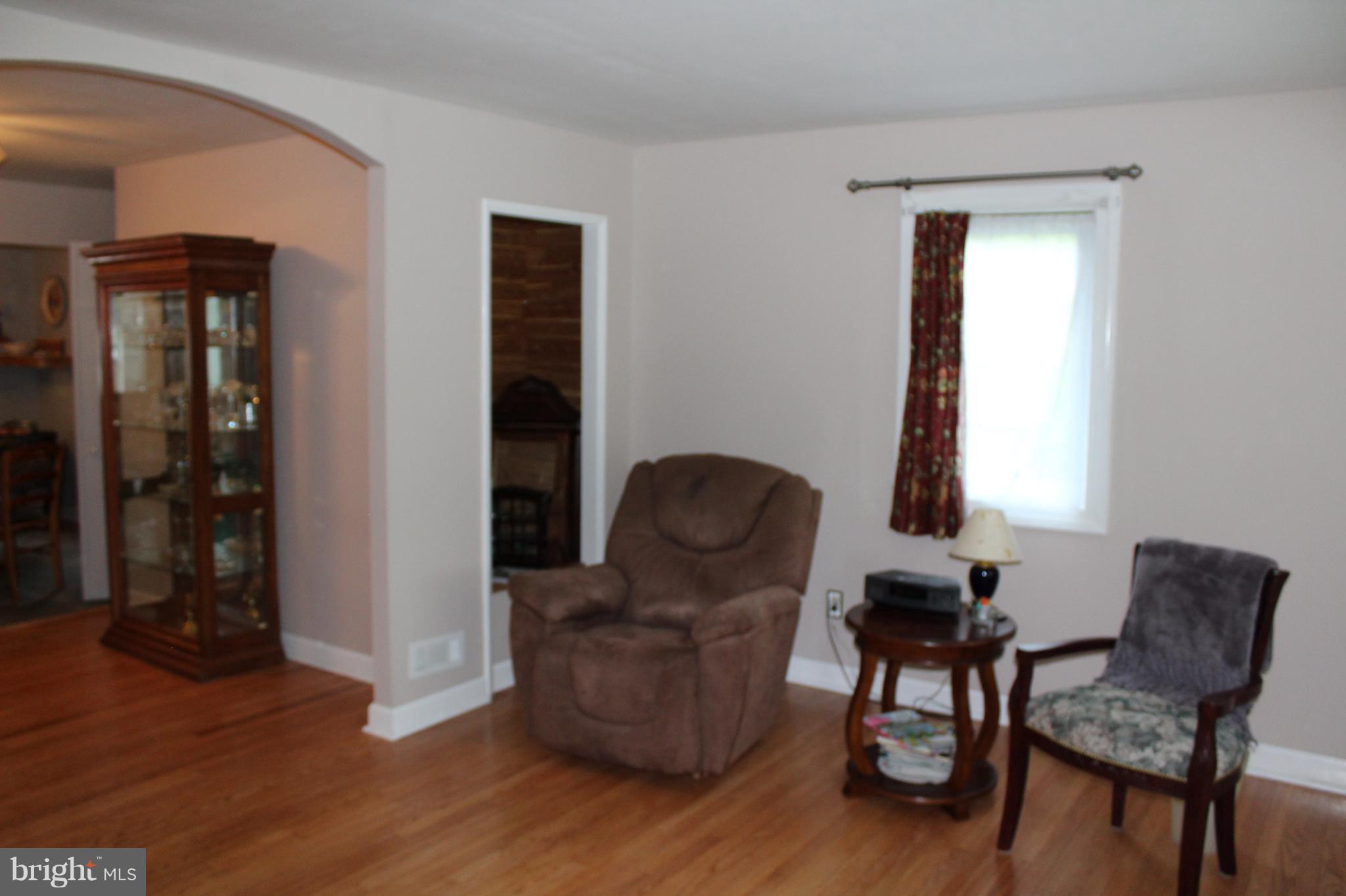 1800 Ridgewick Road Glen Burnie, MD 21061 - Photo 7 of 29 Living Room