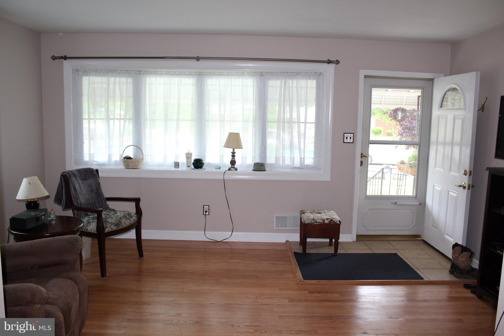 1800 Ridgewick Road Glen Burnie, MD 21061 - Photo 8 of 29 Living Room