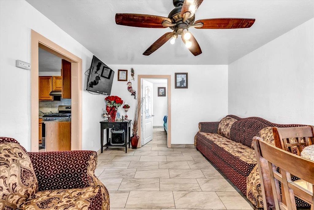 112 Serrano Place Soledad, CA 93960 - Photo 7 of 19 a living room with furniture and a couch