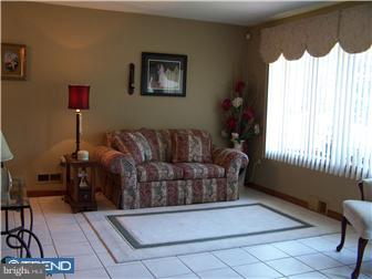 893 Pine Road Warminster, PA 18974 - Photo 2 of 12 Living Room