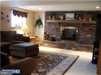 893 Pine Road Warminster, PA 18974 - Photo 6 of 12 Great Room