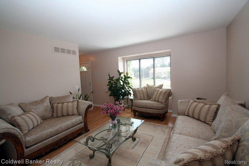 631 Ridge Road Walled Lake, MI 48390 - Photo 6 of 19 living room