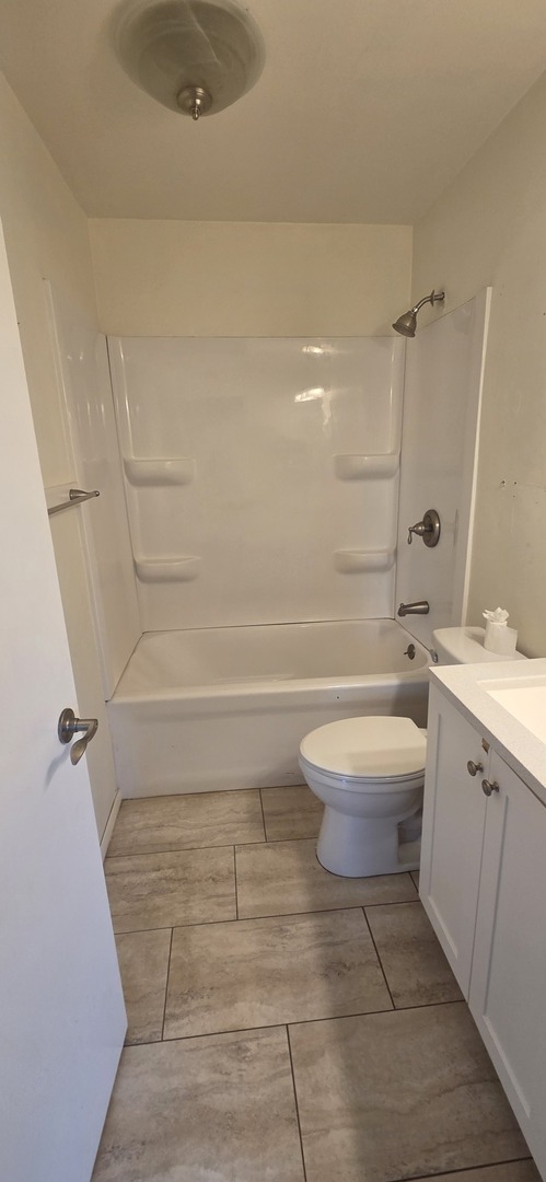2001 South Mattis Avenue, Unit E Champaign, IL 61821 - Photo 9 of 11 a bathroom with a toilet a sink and bathtub