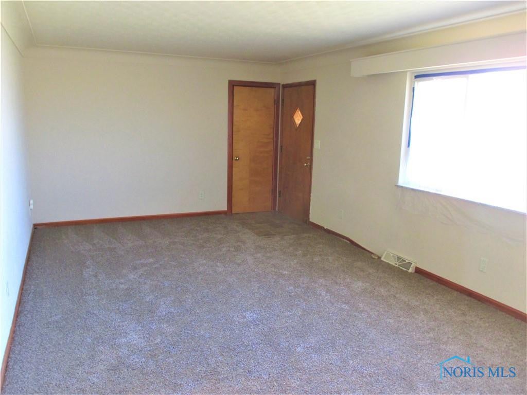 559 North Stadium Road Oregon, OH 43616 - Photo 3 of 13 Gallery Image 3