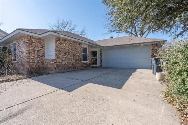 $1,850 | 2911 Forest Creek Drive, Fort Worth, TX 76123
