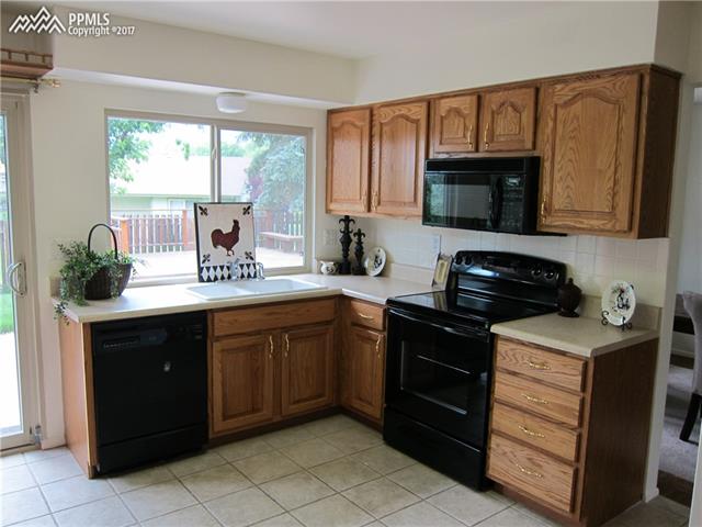 675 Red Cliff Road Colorado Springs, CO 80906 - Photo 6 of 27