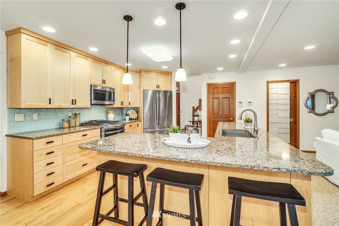 18232 Andover Street Edmonds, WA 98026 - Photo 13 of 39 Gallery Image 13