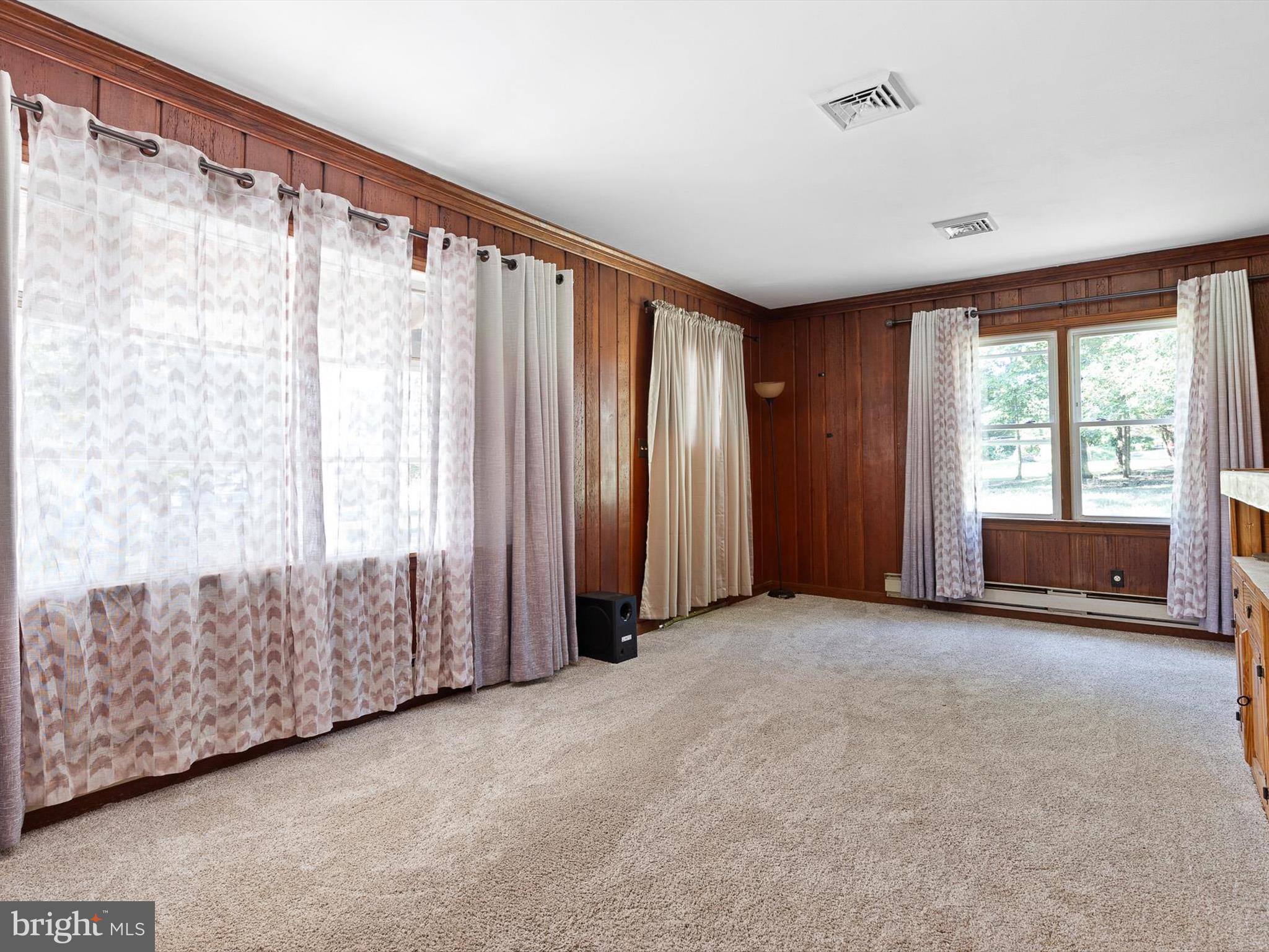9 Park Lane Elkton, MD 21921 - Photo 7 of 35 Living Room with bay window