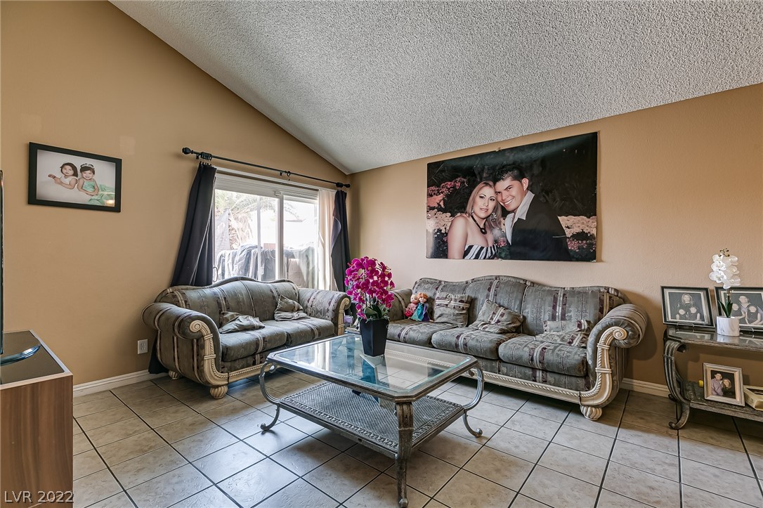 6557 West Beacon Road Las Vegas, NV 89108 - Photo 3 of 28