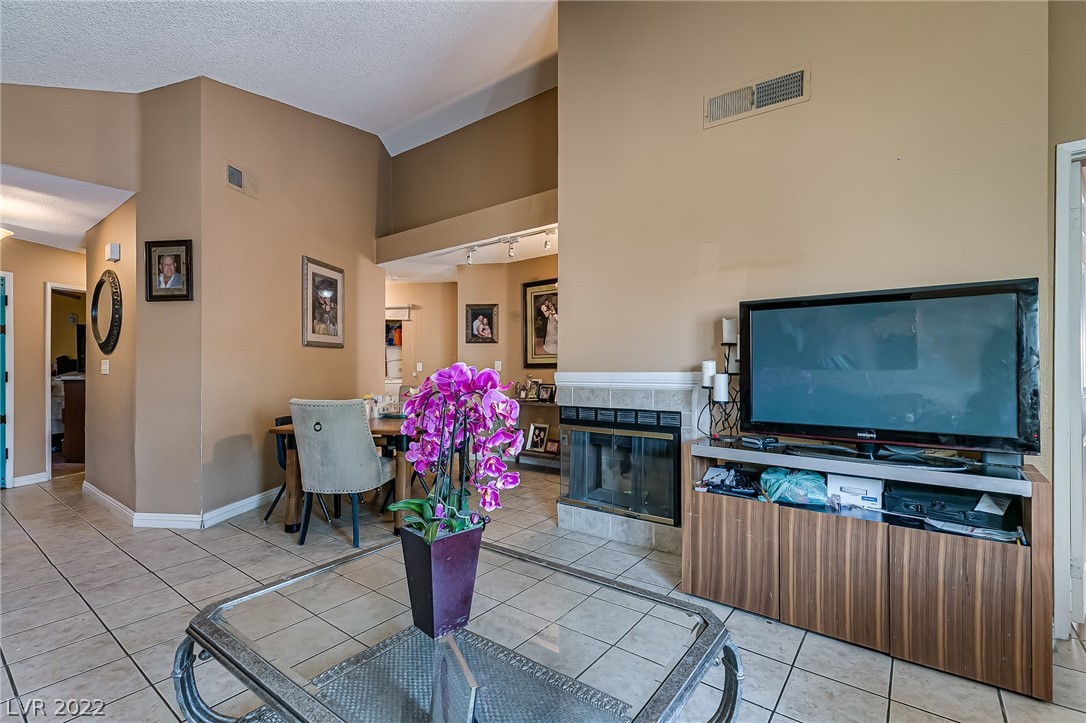 6557 West Beacon Road Las Vegas, NV 89108 - Photo 5 of 28