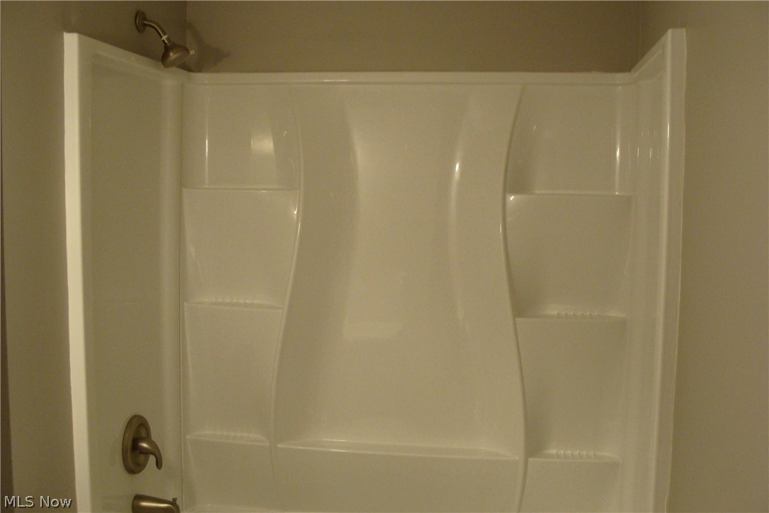 3030 Polly Road Ravenna, OH 44266 - Photo 26 of 35 2nd bath room tub