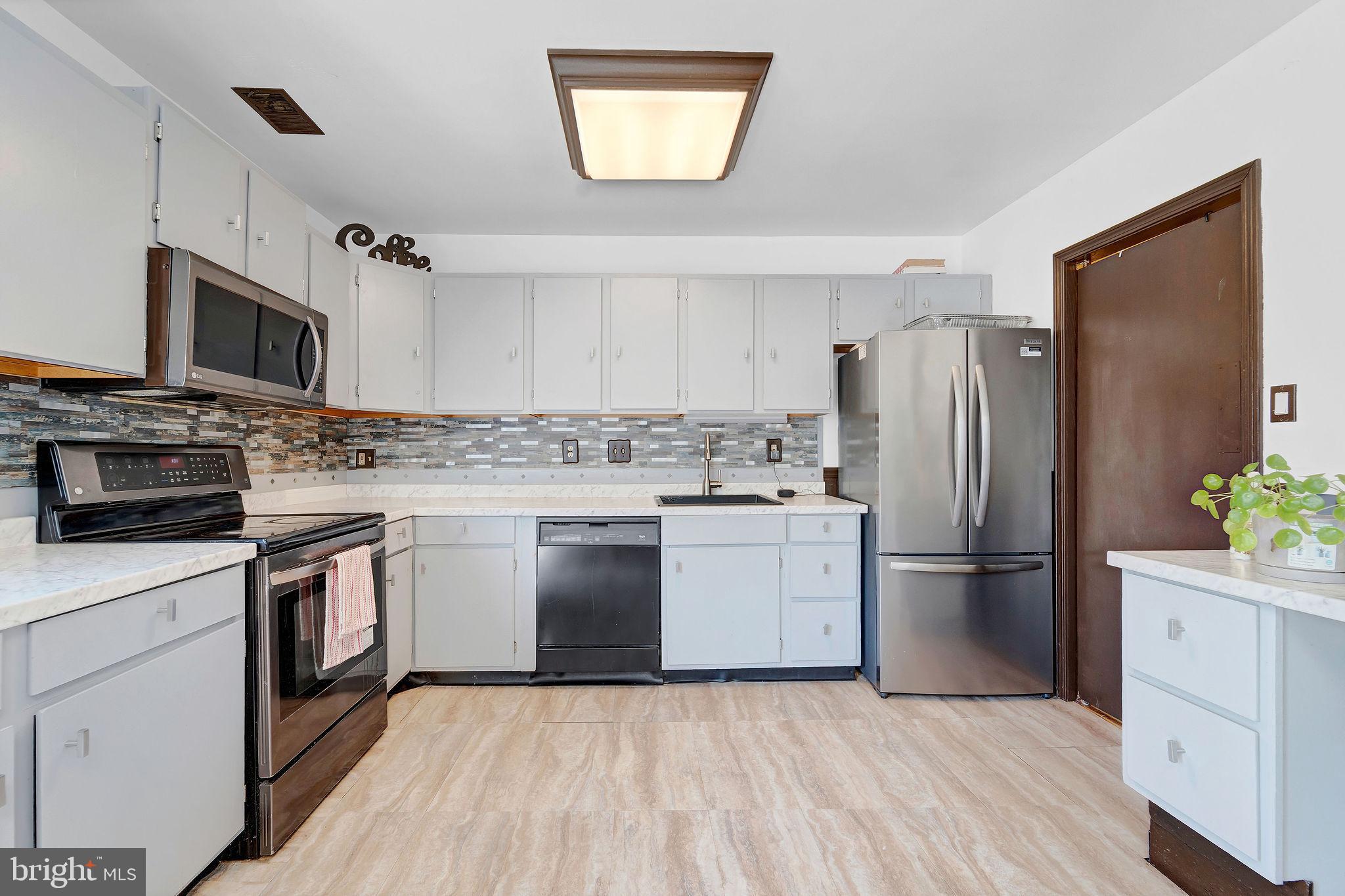 6 Transom Court Elkton, MD 21921 - Photo 14 of 33 a kitchen with a refrigerator stove and microwave