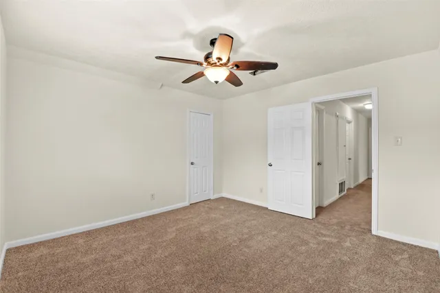 a view of room with ceiling fan