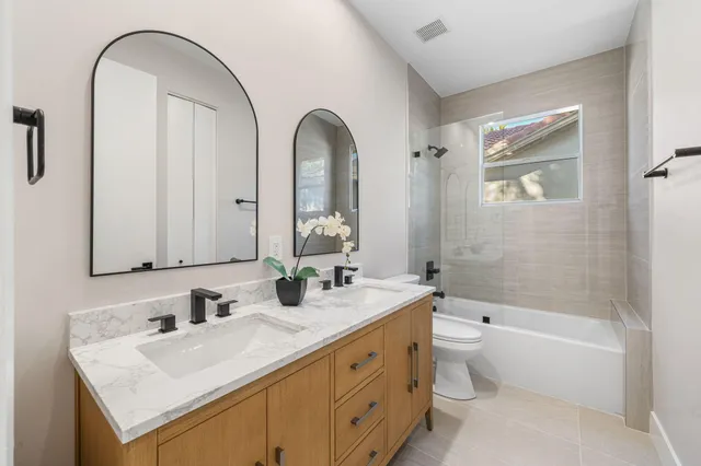 a living room with patio furniture and a window