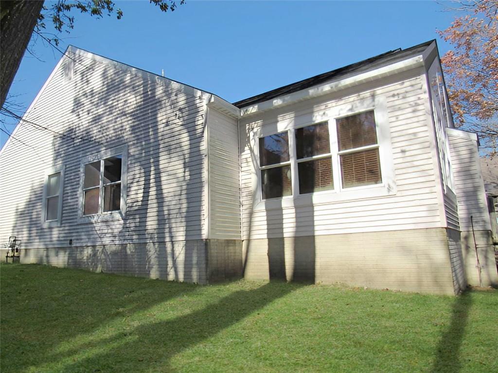 2413 South Ridge Place Hidden Valley, PA 15502 - Photo 4 of 32