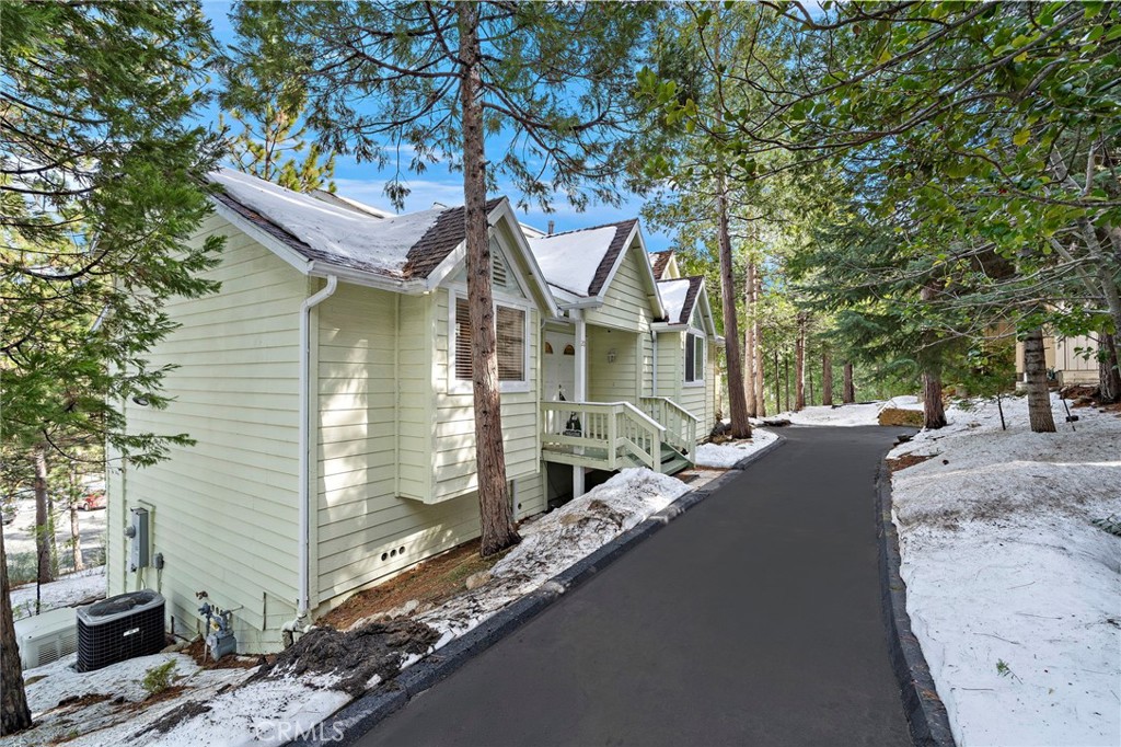180 Grass Valley Road, Unit 20 Lake Arrowhead, CA 92352 - Photo 3 of 67