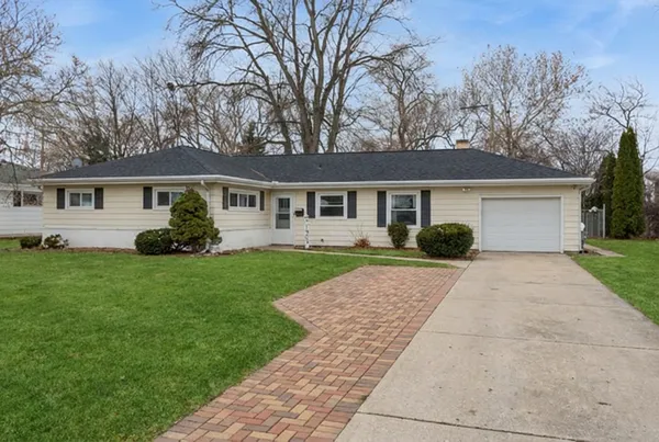 $425,000 | 1902 North Washington Street, Wheaton, IL 60187