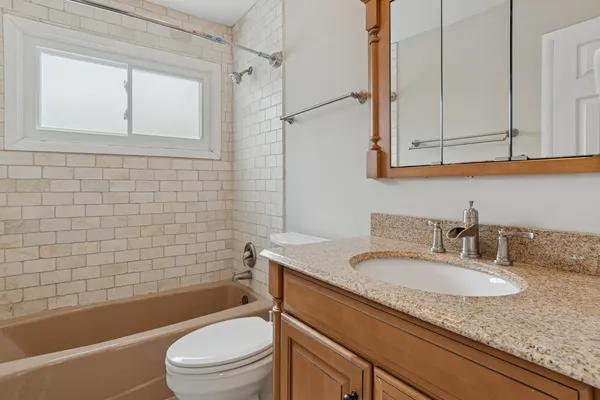 $425,000 | 1902 North Washington Street, Wheaton, IL 60187