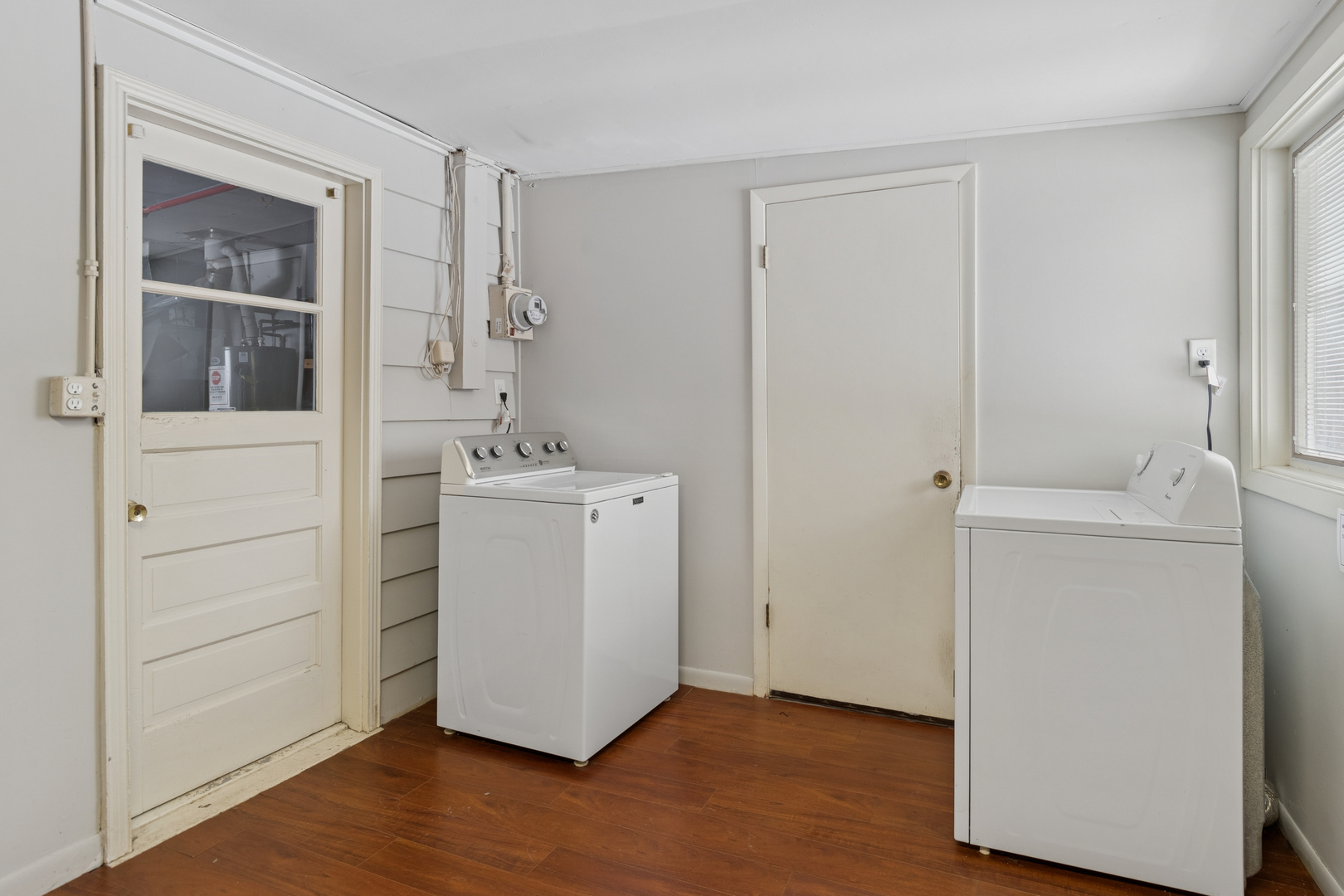1902 North Washington Street Wheaton, IL 60187 - Photo 18 of 21 a utility room with cabinets washer and dryer