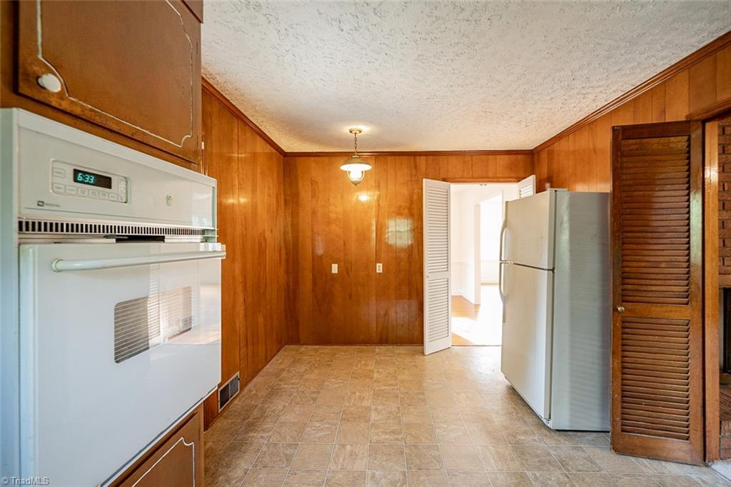 2558 Weymoth Road Winston-Salem, NC 27103 - Photo 8 of 18 Gallery Image 8